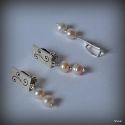 Srebrny wisiorek z perłami