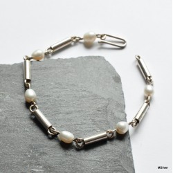 Srebrna bransoletka z drobnymi perłami