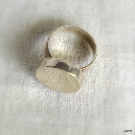 62. Srebrny pierścionek "stempel"okrągły