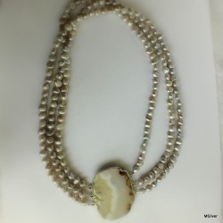191. Naszyjnik ze srebrnoszarych pereł