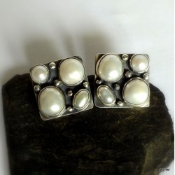 256. Kolczyki srebrne z perłami