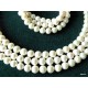 59. Komplet biżuterii z białymi  perłami