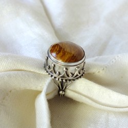 192. Srebrny pierścionek ,,królewski" z jaspisem