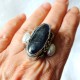 231. Srebrny pierścionek z kyanitem i perłami