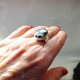 37. Srebrny pierścionek z hematytem