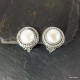 72. Klipsy srebrne z białą perłą