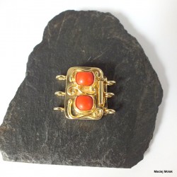 238. Pozłacane zapięcie do korali