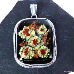 413. Srebrny wisior ze szkłem