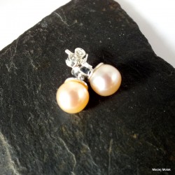 363. Kolczyki srebrne z łososiową perełką
