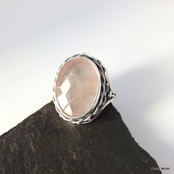195. Srebrny pierścionek ,,królewski" z różowym kwarcem