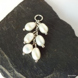 9. Srebrny wisiorek z perłami