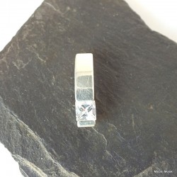 419. Srebrny wisiorek z cyrkonią